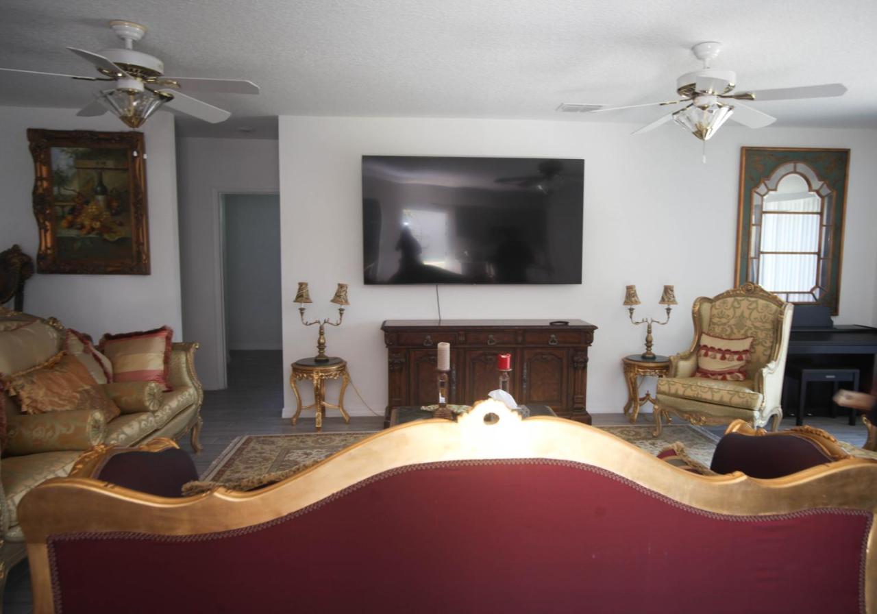 A Beautiful Queen Bedroom Orlando Exterior foto